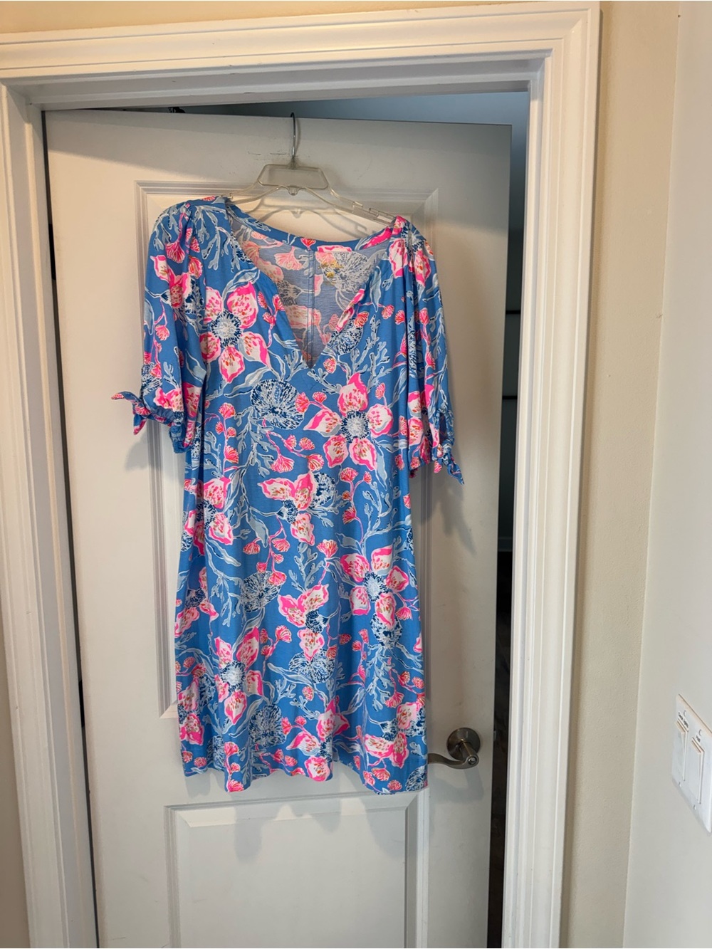 Like new, Lilly Pulitzer Blue Floral V-Neck Tie-Sleeve Dress